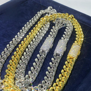 18mm Stainless Steel Cuban Link Chain with Silver Moissanite Clasp – Glossy Hip Hop Streetwear Necklace - CaratixJewelry