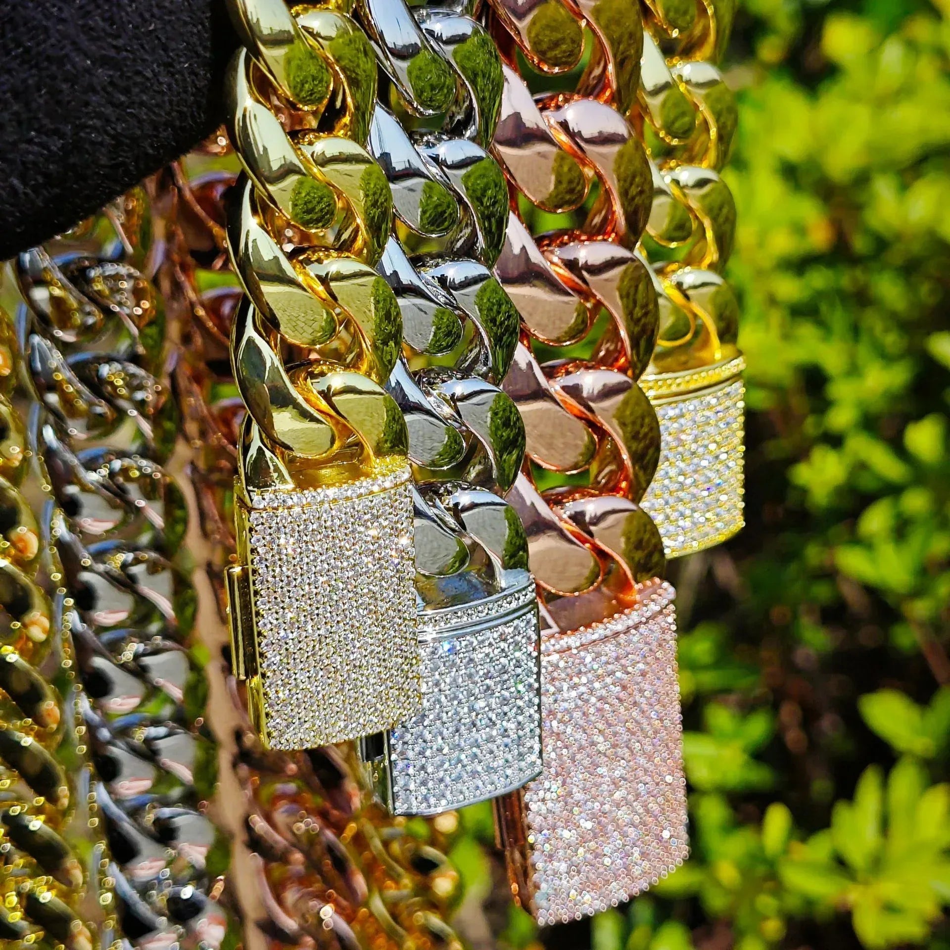 Polished Iced Out Clasp Necklace with Copper & Zircon | Unisex Hip Hop Jewelry | Caratix Jewelry - CaratixJewelry