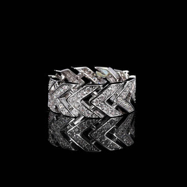 V-Shaped Arrow Ring with Zircon Stones and 18K Gold Plating for Men | Trendy Hip Hop Jewelry | Caratix Jewelry - CaratixJewelry