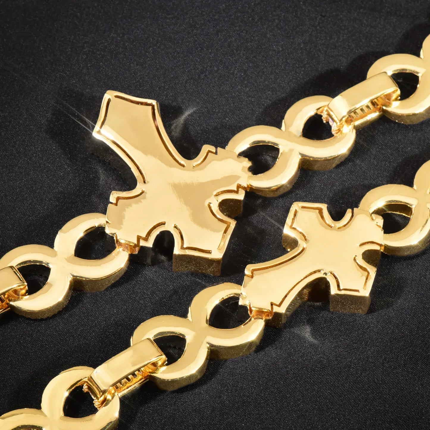 Iced Out Cross Pendant Copper Zircon Necklace for Men & Women | Caratix Jewelry - CaratixJewelry