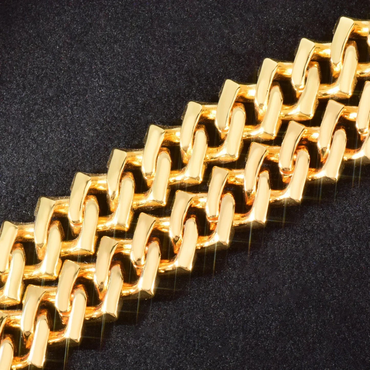 18mm Cuban Chain Necklace with T-Shaped Zircon - CaratixJewelry