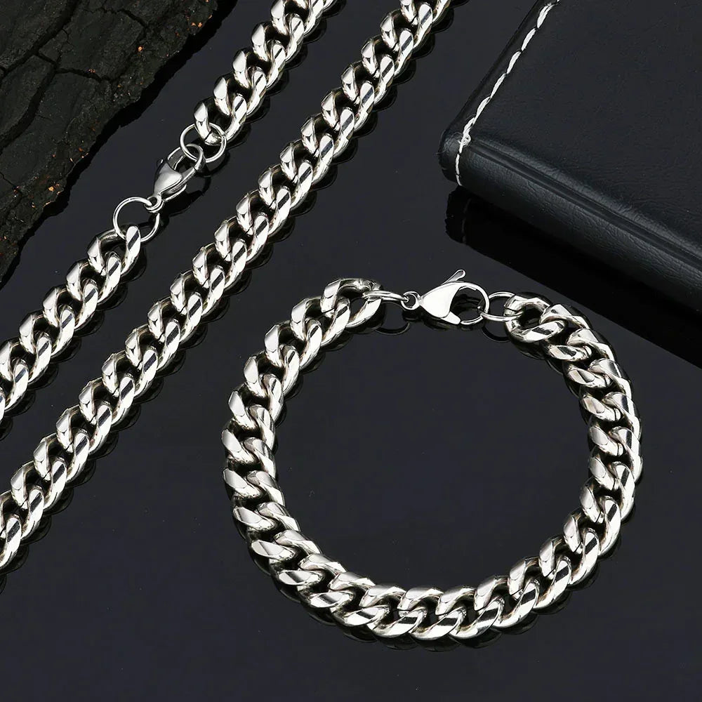 Rounded Cuban Chain Necklace with Lobster Clasp 18K Gold Plated for Men | Caratix Jewelry - CaratixJewelry