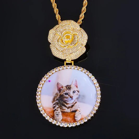 Rose Lock Round Photo Pendant Necklace with Customizable Frame for Men and Women | Caratix Jewelry - CaratixJewelry