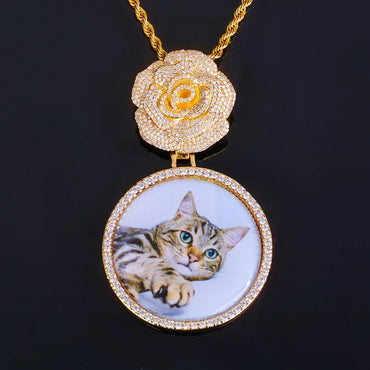 Rose Lock Round Photo Pendant Necklace with Customizable Frame for Men and Women | Caratix Jewelry - CaratixJewelry