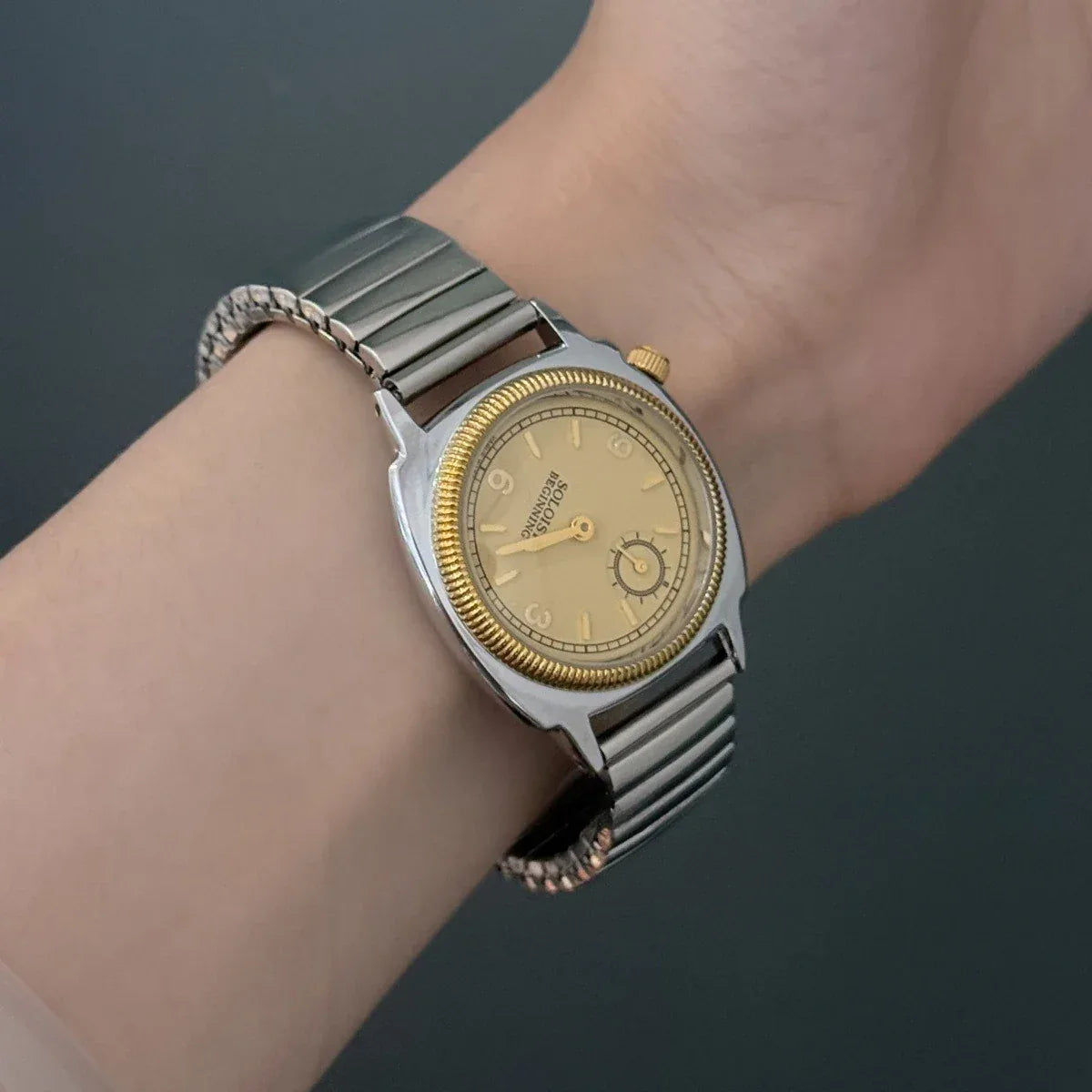 Vintage Ladies' Spring Strap Watch | Independent Second Dial Retro Iced Out Watch | Light Luxury Telescopic Bracelet Timepiece | Niche Quartz Clock | Caratix - CaratixJewelry