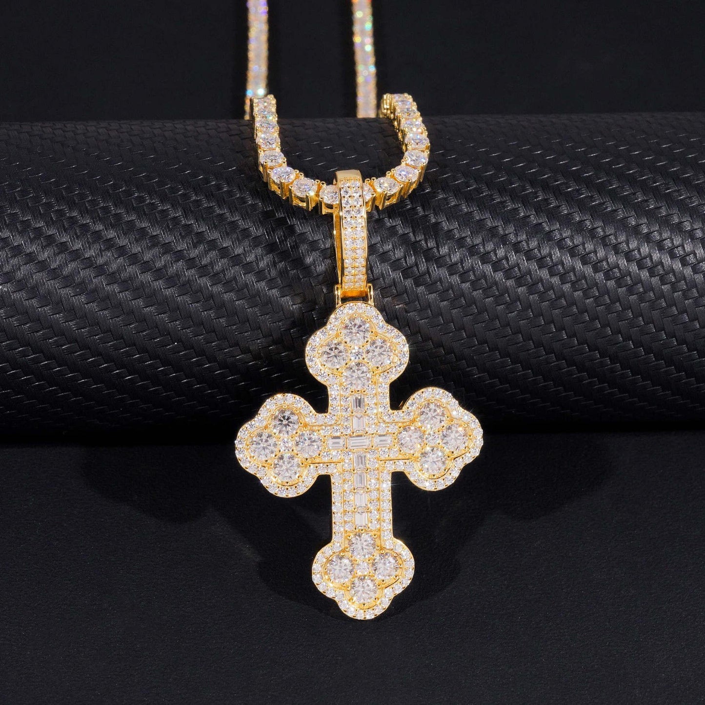 New S925 Silver Moissanite Cross & Four-Leaf Clover Pendant – Hip-Hop Trendy Personalized Jewelry - CaratixJewelry