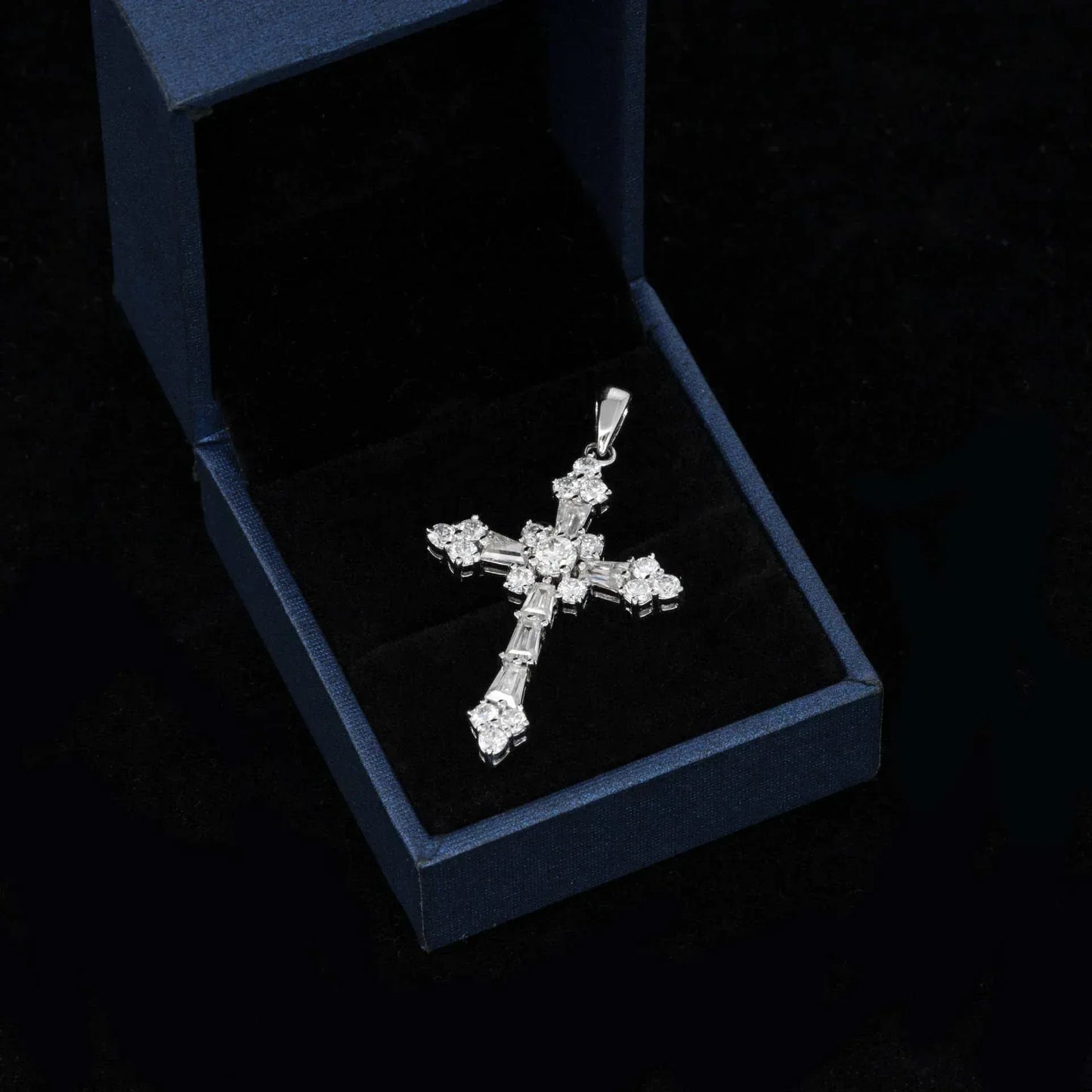 S925 Silver Platinum D Color Moissanite Cross Pendant – Luxury Sparkling Jewelry - CaratixJewelry