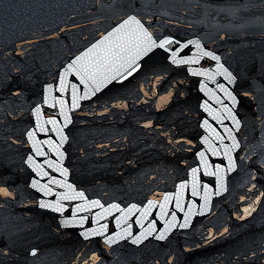 Stand Out with the CARÁTIX 16mm Chunky Cuban Link Chain Necklace – Hip Hop Rock Jewelry for Men & Women - CaratixJewelry