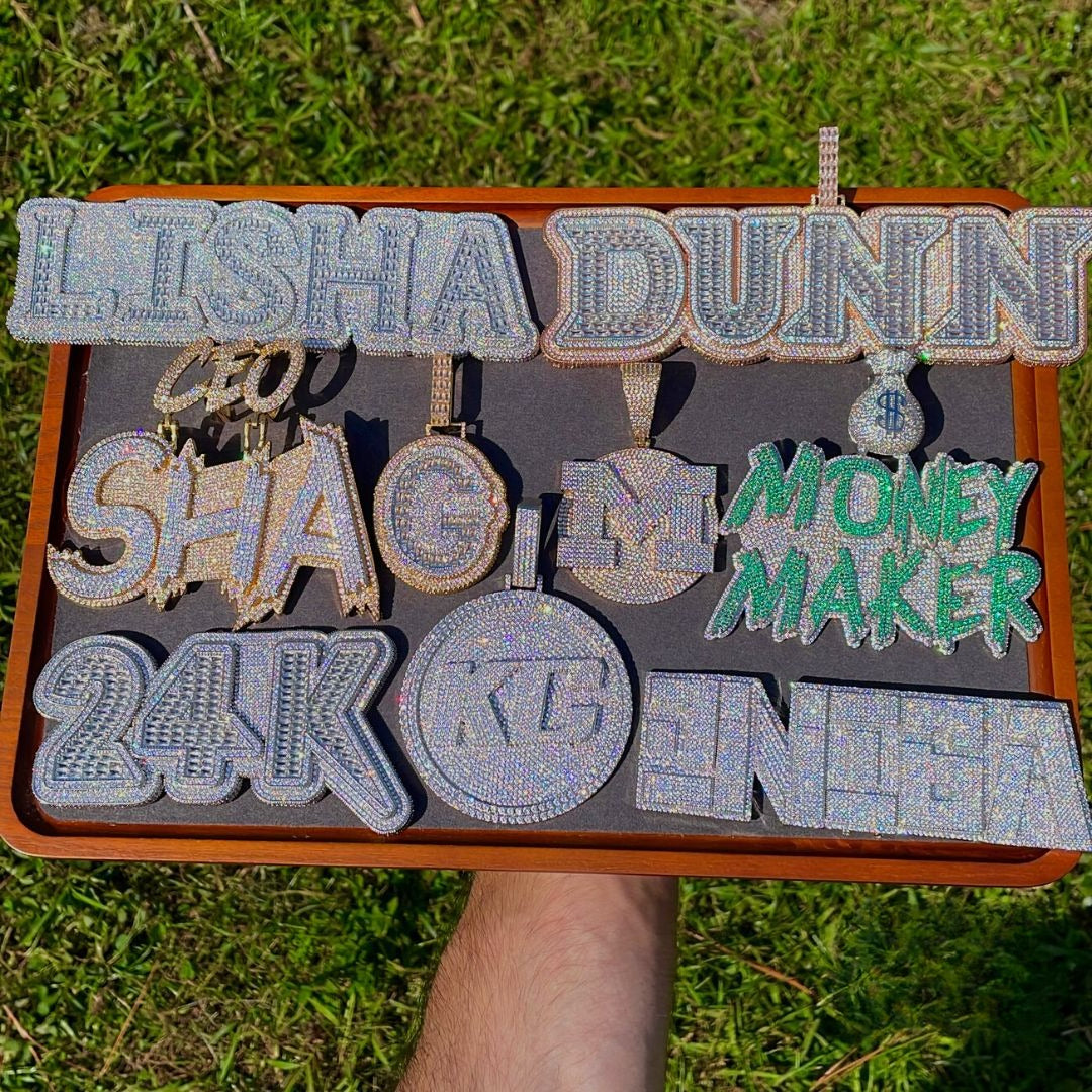 Collar con colgante personalizado con nombre personalizado y texto "CEO Bail"