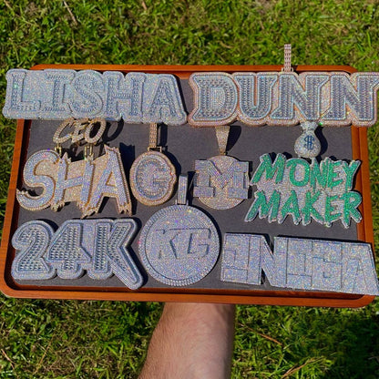 Collar con colgante personalizado con nombre personalizado y texto "CEO Bail"