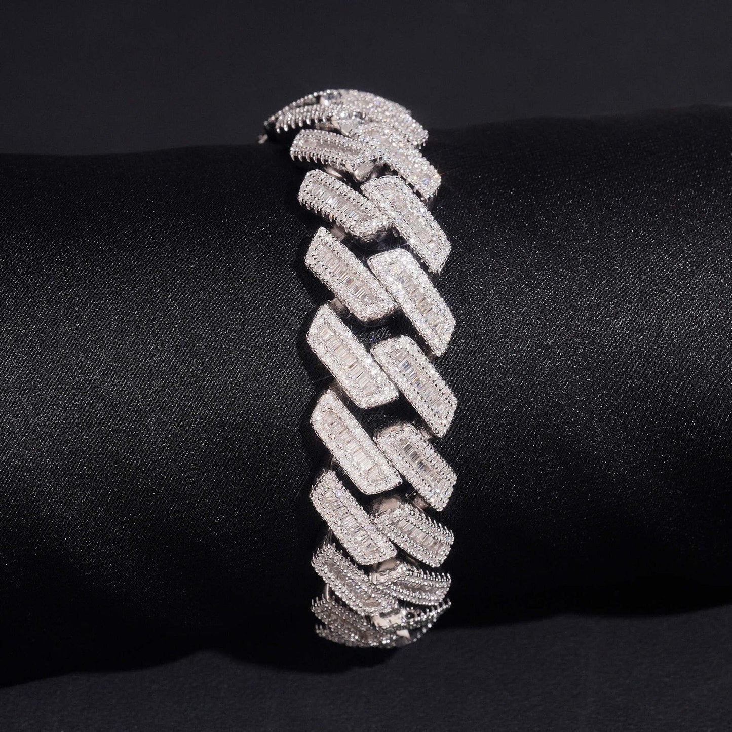 18mm Iced-Out Moissanite Cuban Link Chain – S925 Sterling Silver Hip Hop Streetwear Men’s Necklace - CaratixJewelry