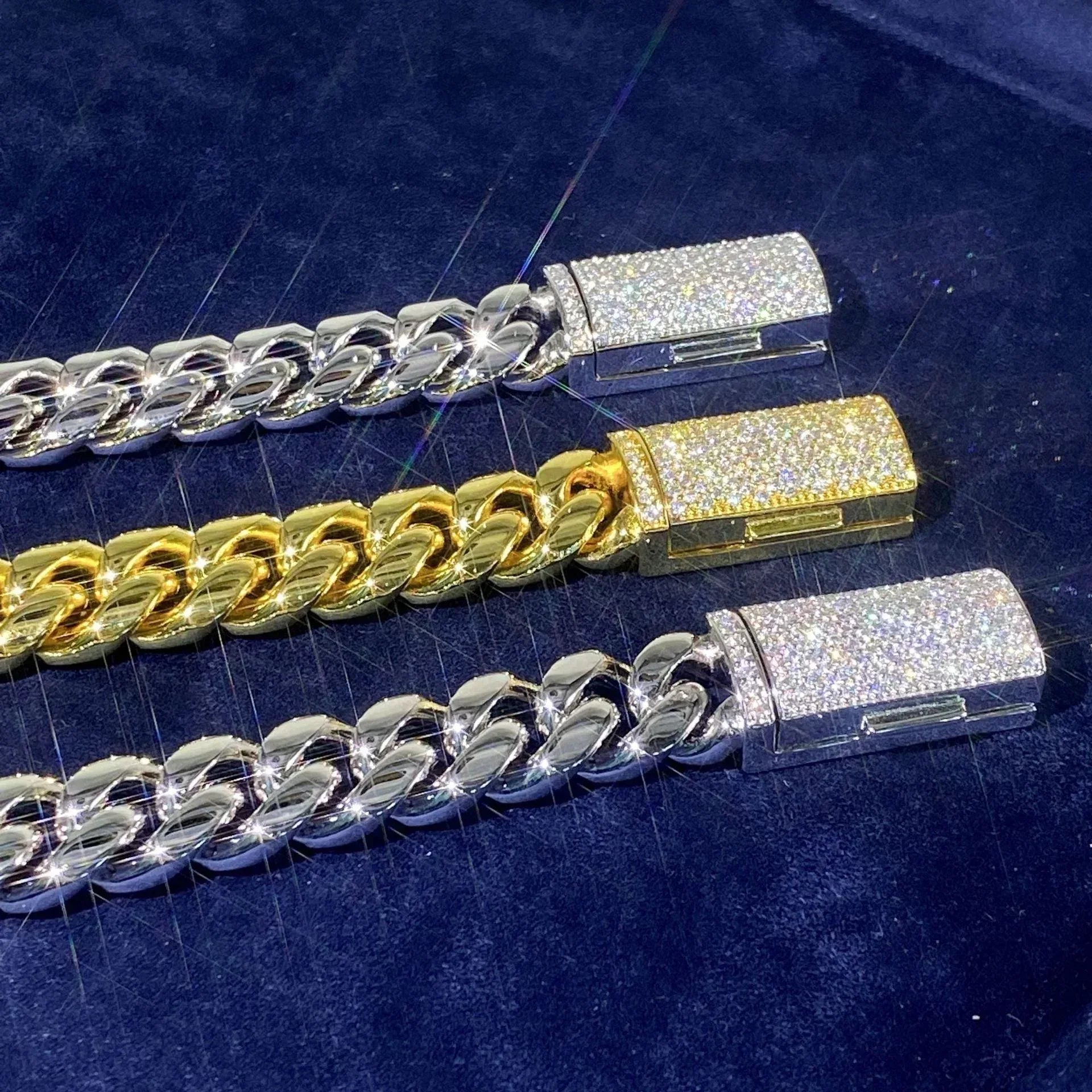 18mm Stainless Steel Cuban Link Chain with Silver Moissanite Clasp – Glossy Hip Hop Streetwear Necklace - CaratixJewelry