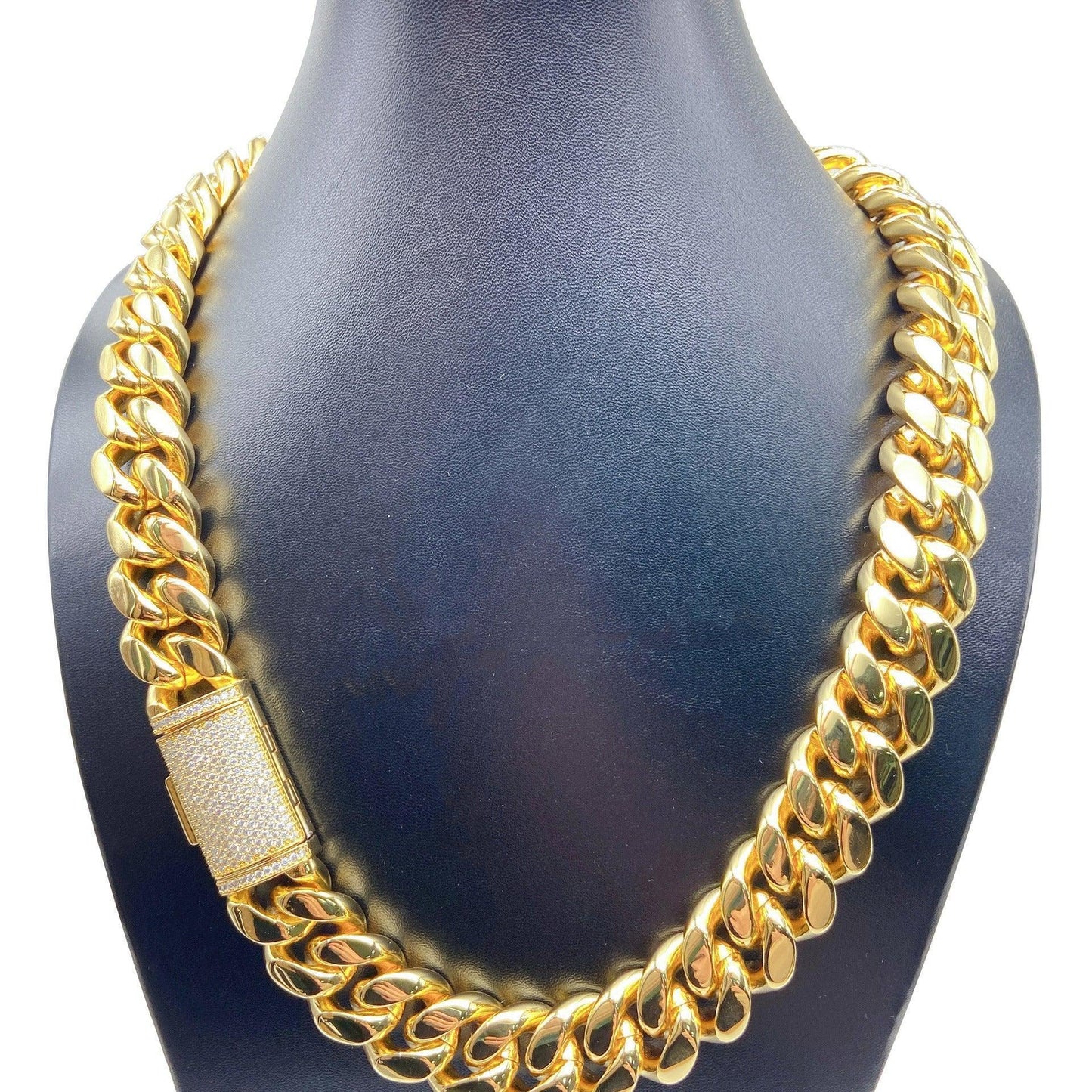 18mm Stainless Steel Cuban Link Chain with Silver Moissanite Clasp – Glossy Hip Hop Streetwear Necklace - CaratixJewelry