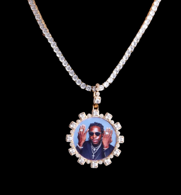 Halskette mit Anhänger mit quadratischen Diamanten und individuellem Fotobild 