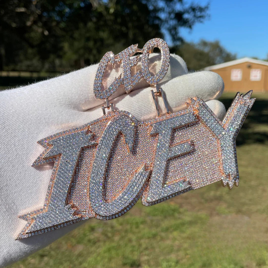 Collar con colgante personalizado con nombre personalizado y texto "CEO Bail"