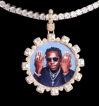 Halskette mit Anhänger mit quadratischen Diamanten und individuellem Fotobild 