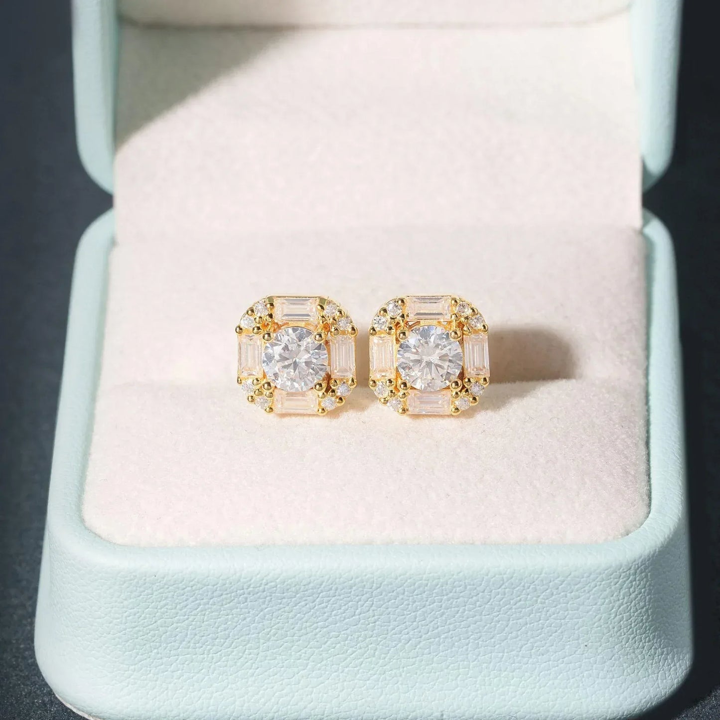 S925 Silver 5.5mm VVS Moissanite Stud Earrings - CaratixJewelry