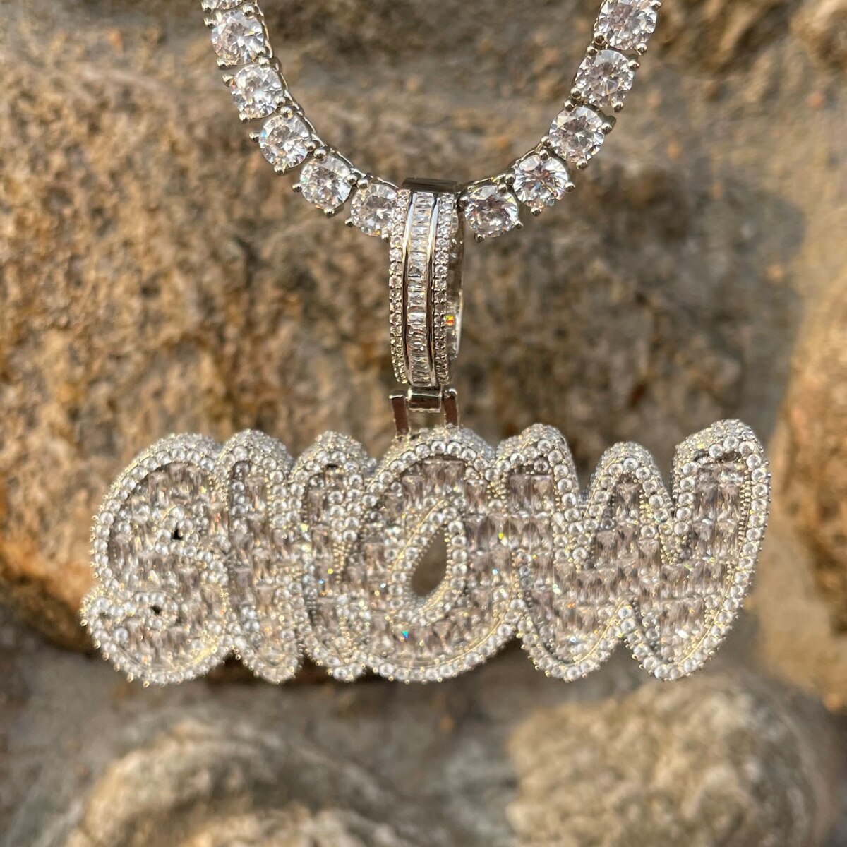 Baguette Shine Iced Out Personalisierter Namensanhänger