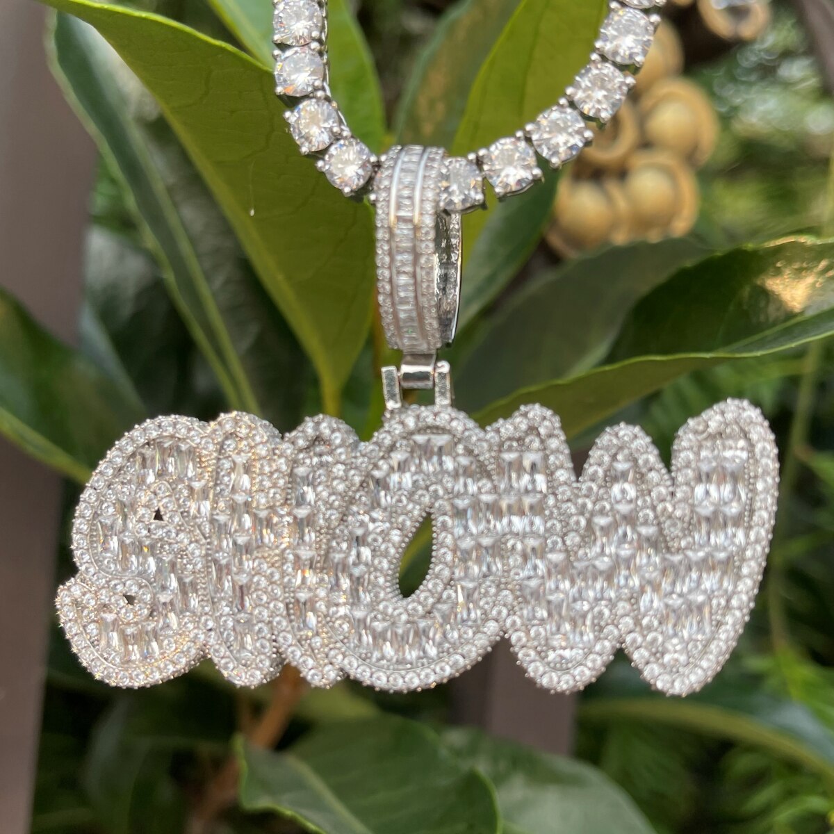 Baguette Shine Iced Out Personalisierter Namensanhänger