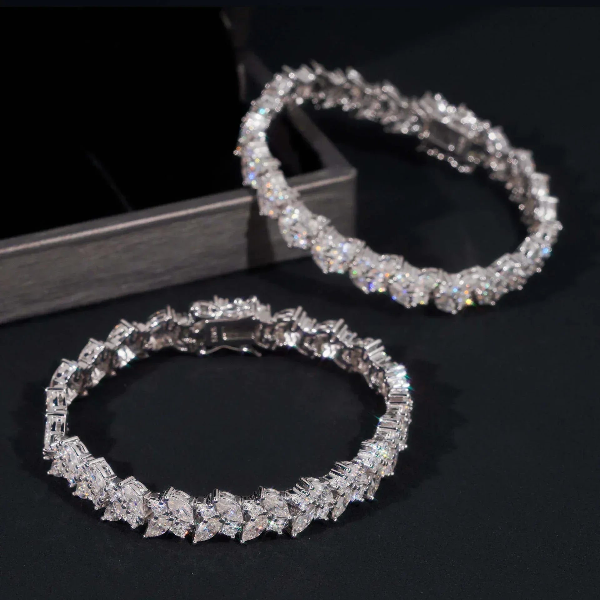 Unique-Design Moissanite Bracelet – S925 Sterling Silver Iced-Out Luxury Unisex Streetwear Jewelry - CaratixJewelry