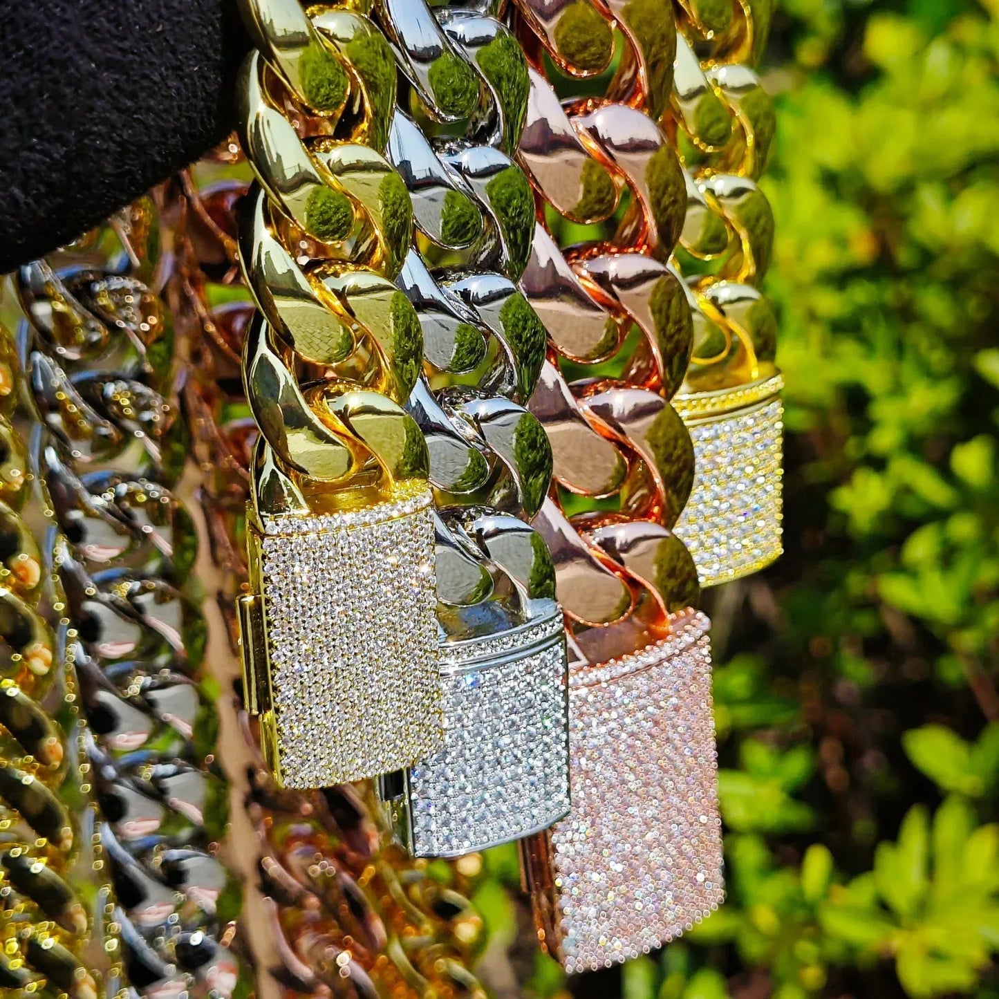 Polished Iced Out Clasp Necklace with Copper & Zircon | Unisex Hip Hop Jewelry | Caratix Jewelry - CaratixJewelry