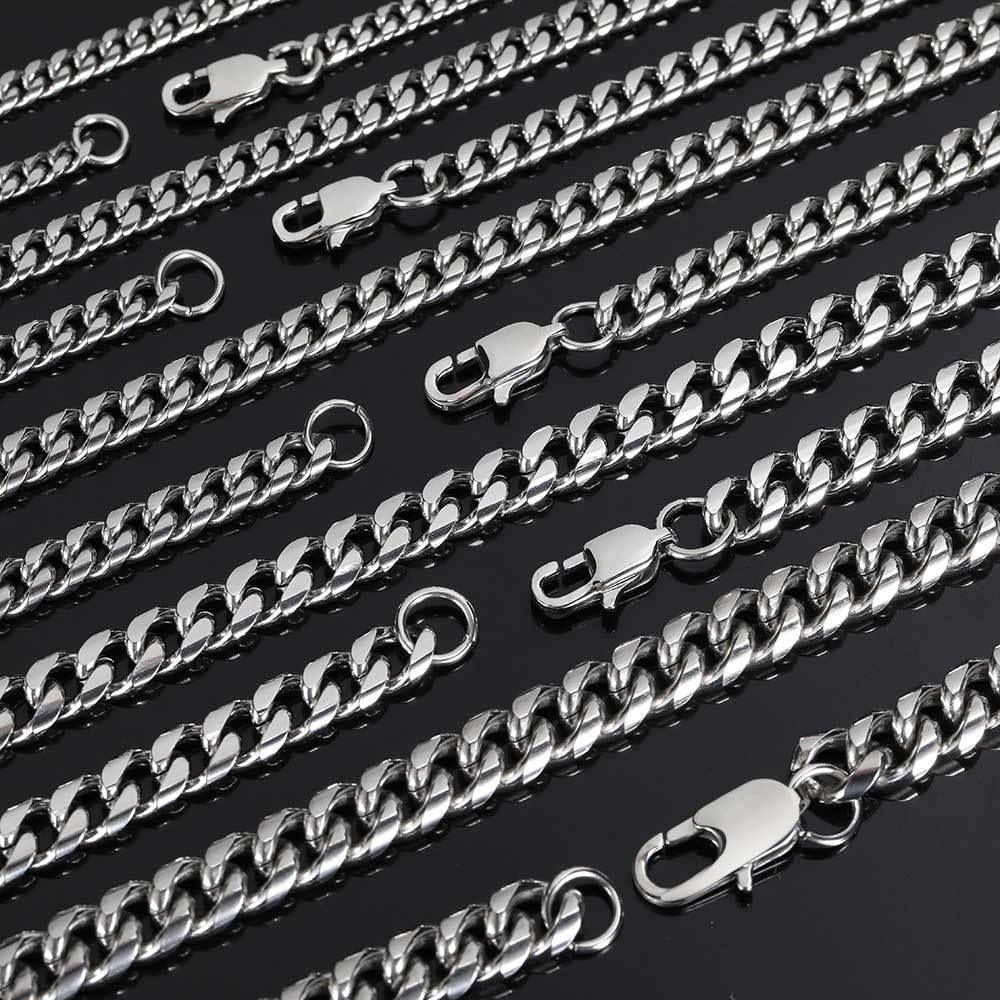 Cuban Chain Necklace with Day Clasp and 18K Gold Plating for Men | Titanium Steel and Stainless Steel | Caratix Jewelry - CaratixJewelry
