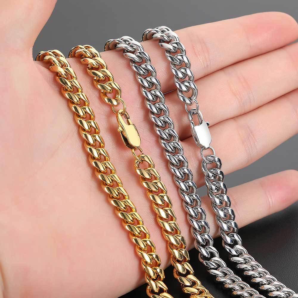 Cuban Chain Necklace with Day Clasp and 18K Gold Plating for Men | Titanium Steel and Stainless Steel | Caratix Jewelry - CaratixJewelry