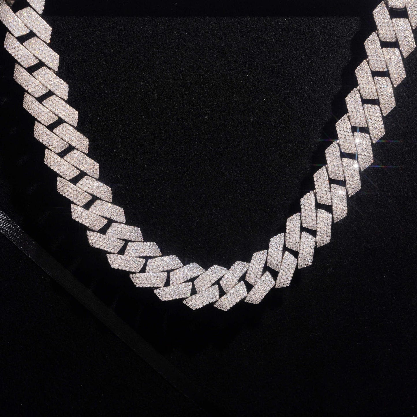 18mm Iced-Out Moissanite Cuban Link Chain – S925 Sterling Silver Hip Hop Streetwear Necklace - CaratixJewelry
