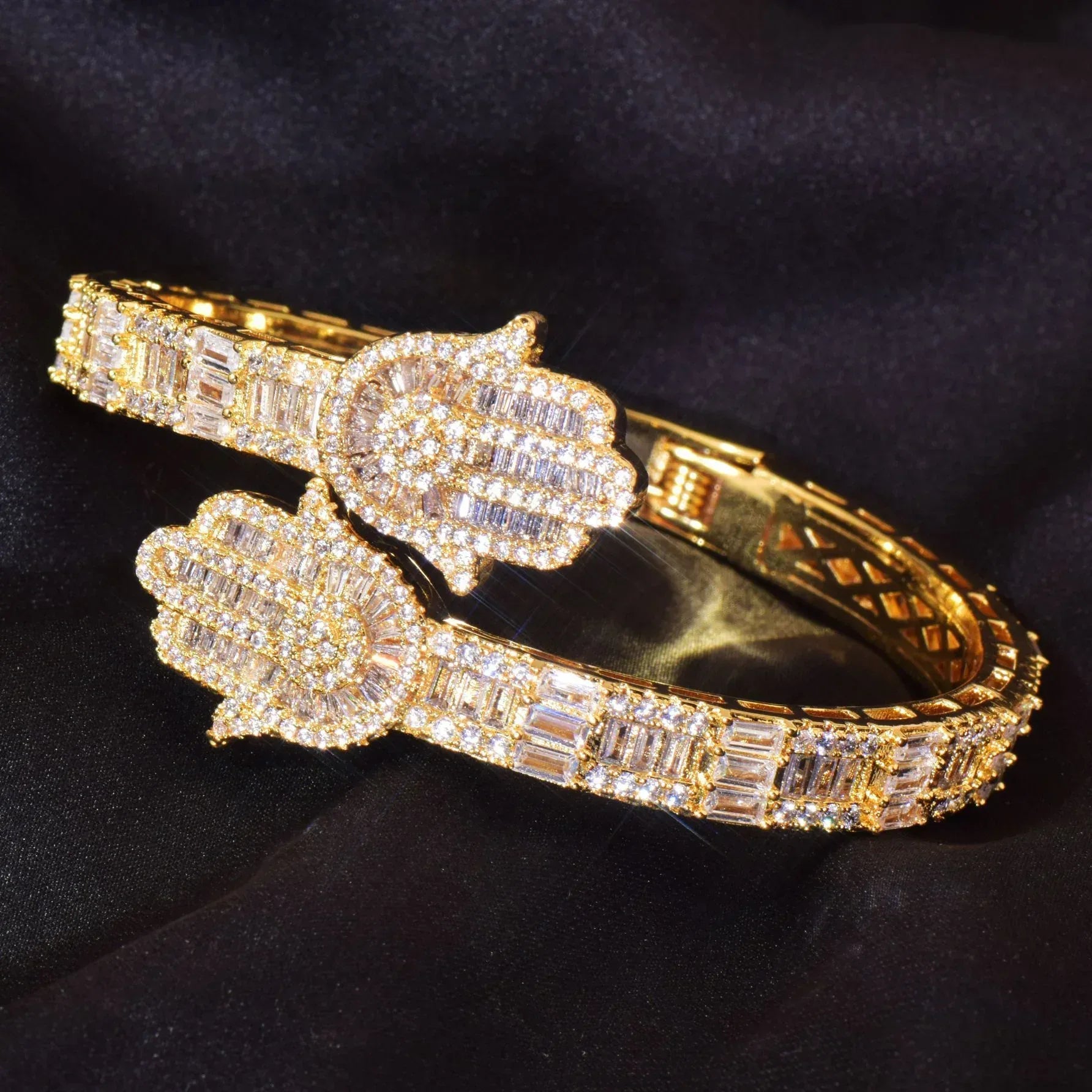 Palm Hand Bracelet with Copper & Zircon | Gold Plated Hip Hop Jewelry | Caratix Jewelry - CaratixJewelry