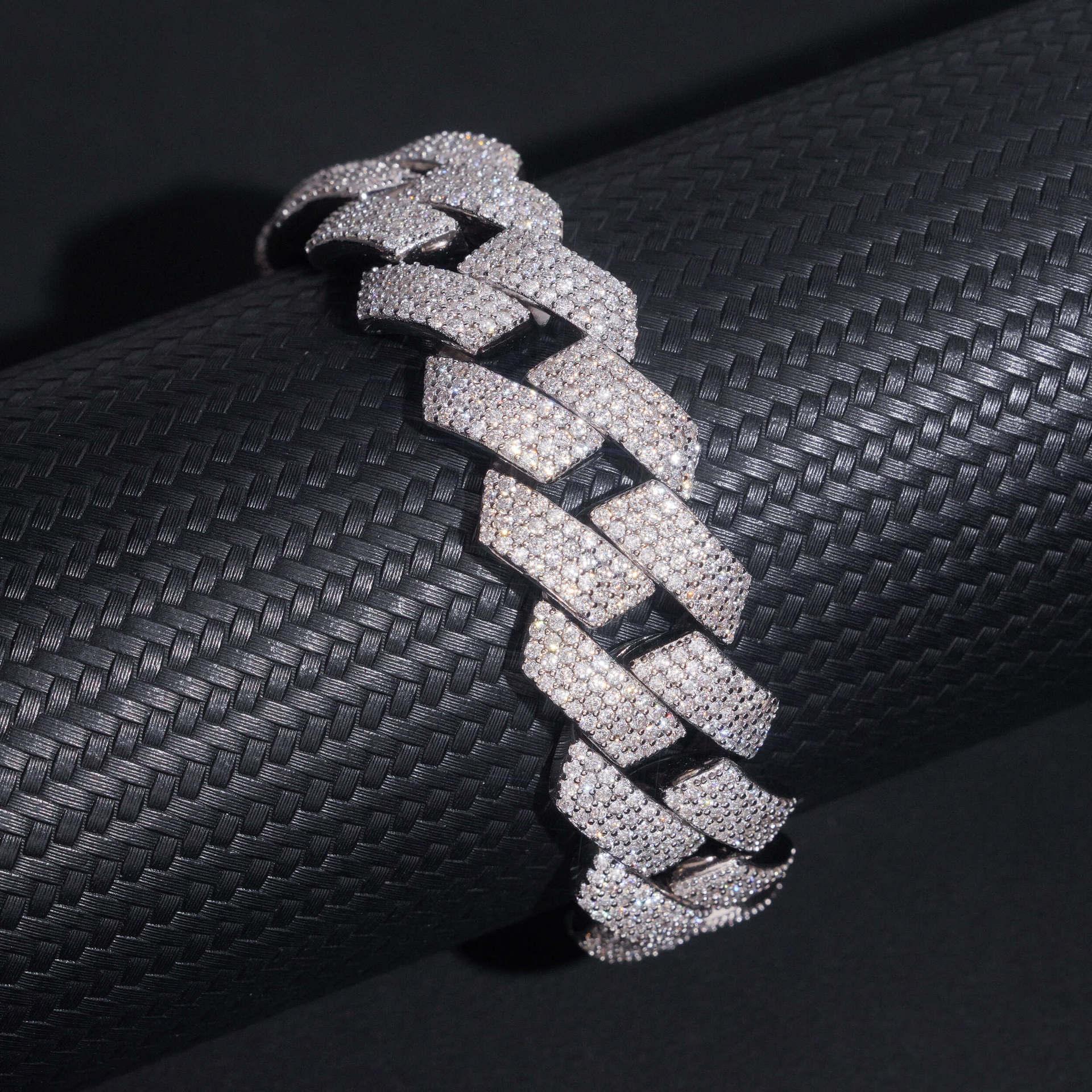 18mm Iced-Out Moissanite Cuban Link Chain – S925 Sterling Silver Hip Hop Streetwear Necklace - CaratixJewelry