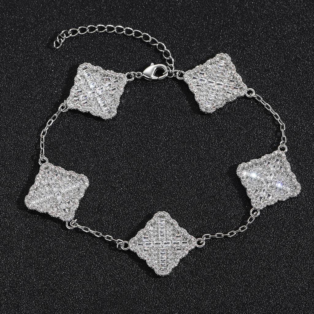 Luxury Gold Lucky Clover Bracelet | Summer Women's Dainty Bling Jewelry | Caratix - CaratixJewelry