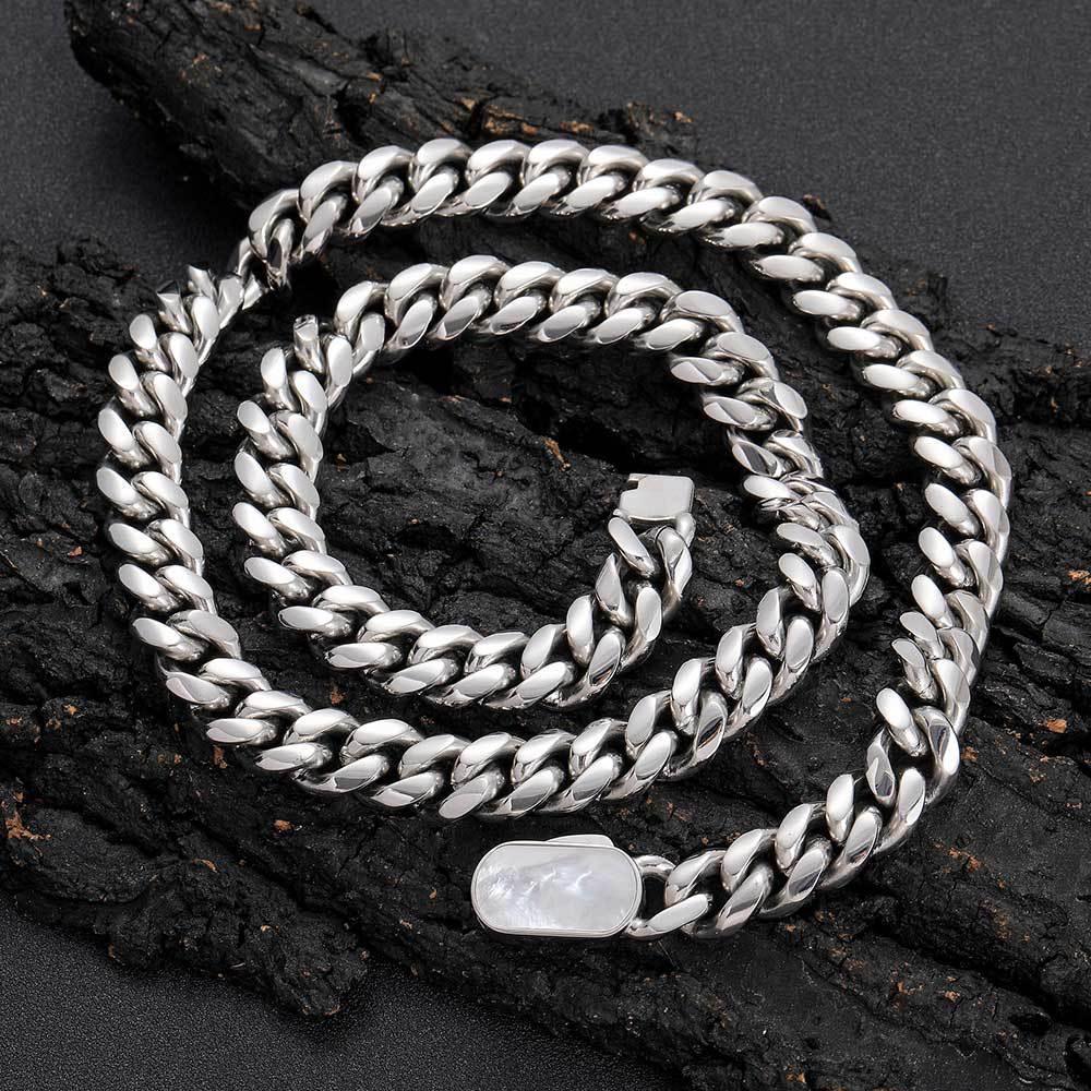 Cuban Chain Necklace with Shell Clasp and 18K Gold Plating for Men | Titanium Steel and Stainless Steel | Caratix Jewelry - CaratixJewelry