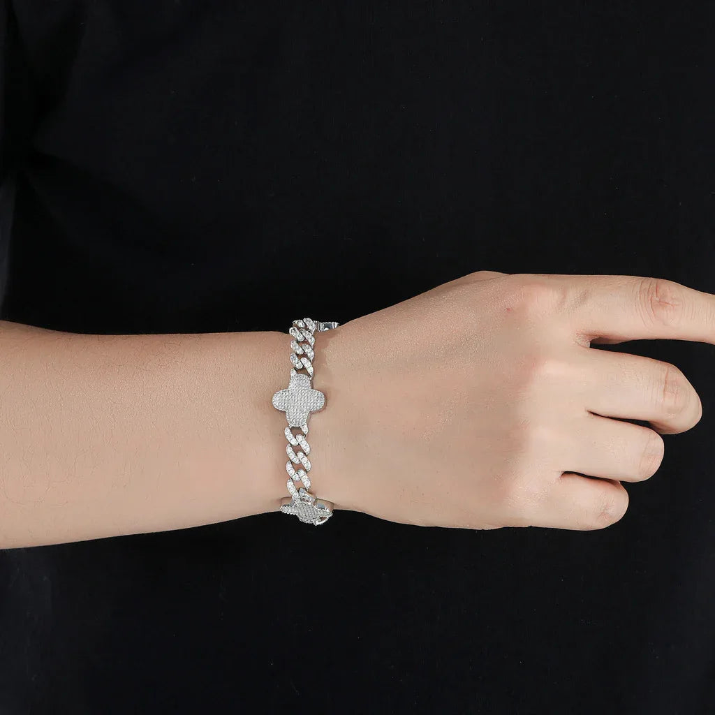 Minimalist Micro-Pavé Clover Bracelet | Women's Fashion Copper Bling Jewelry | Caratix - CaratixJewelry