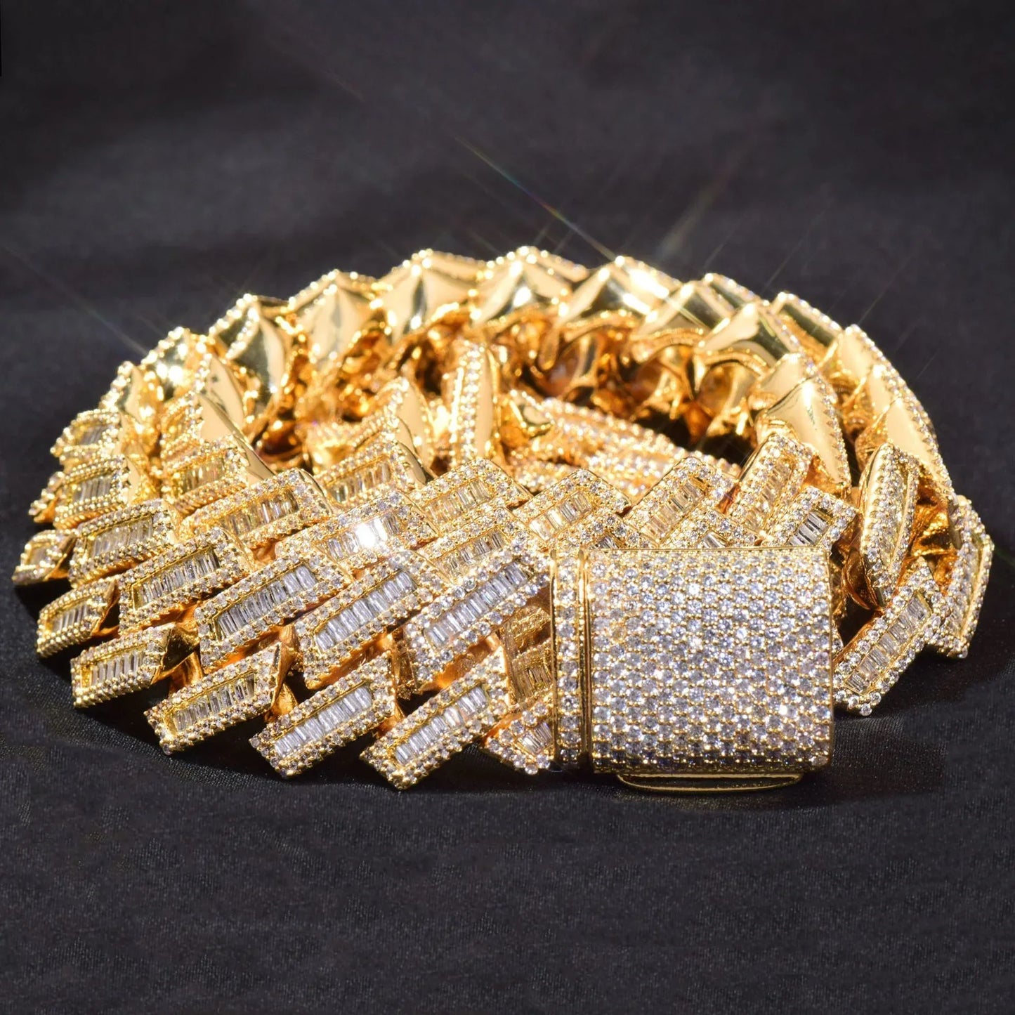 Iced Out Cuban Link Necklace with Full Zircon Stones and Copper Setting | Men’s Fashion Jewelry – Caratix Jewelry - CaratixJewelry