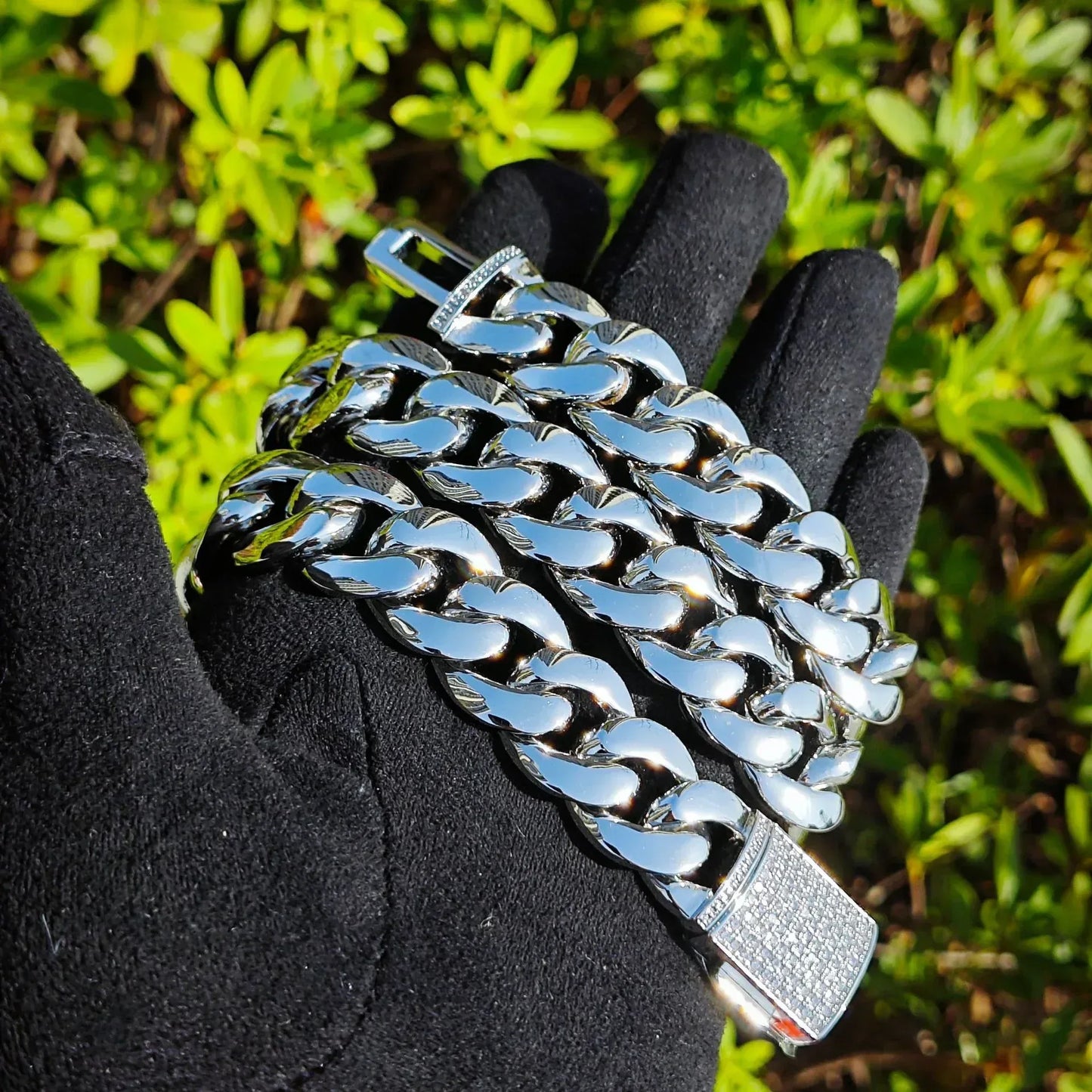 Polished Iced Out Clasp Necklace with Copper & Zircon | Unisex Hip Hop Jewelry | Caratix Jewelry - CaratixJewelry