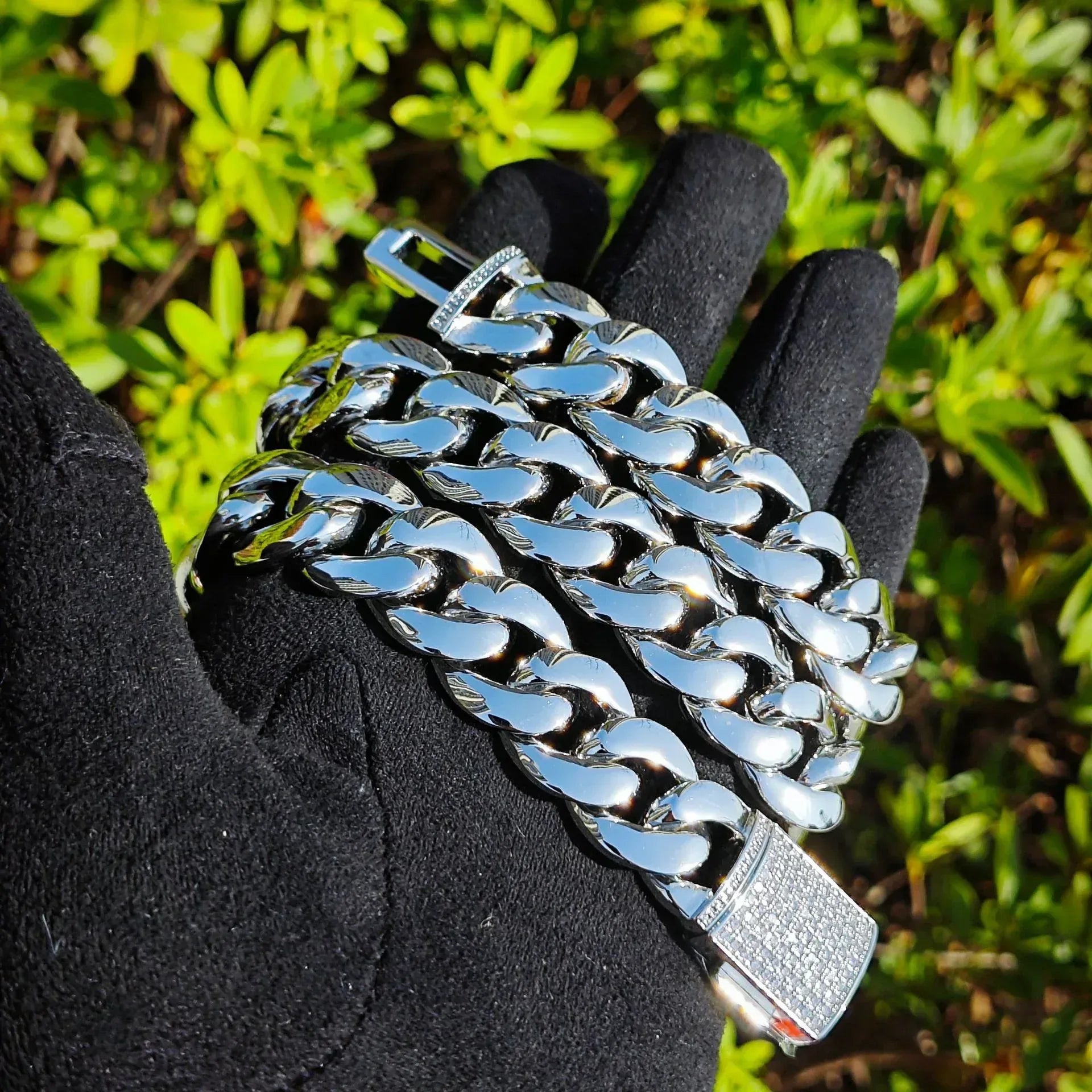 Polished Iced Out Clasp Necklace with Copper & Zircon | Unisex Hip Hop Jewelry | Caratix Jewelry - CaratixJewelry