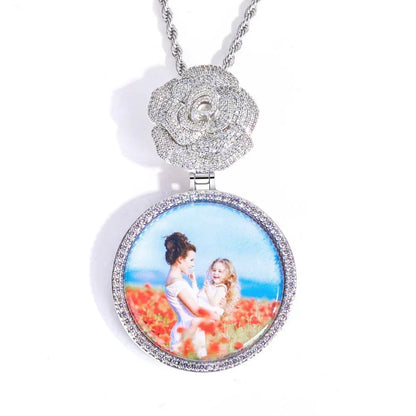Rose Lock Round Photo Pendant Necklace with Customizable Frame for Men and Women | Caratix Jewelry - CaratixJewelry