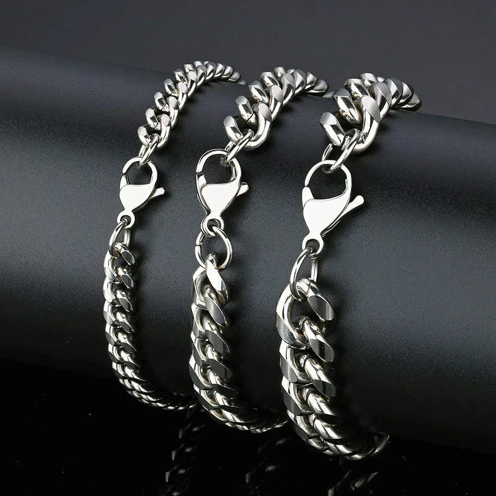 Rounded Cuban Chain Necklace with Lobster Clasp 18K Gold Plated for Men | Caratix Jewelry - CaratixJewelry