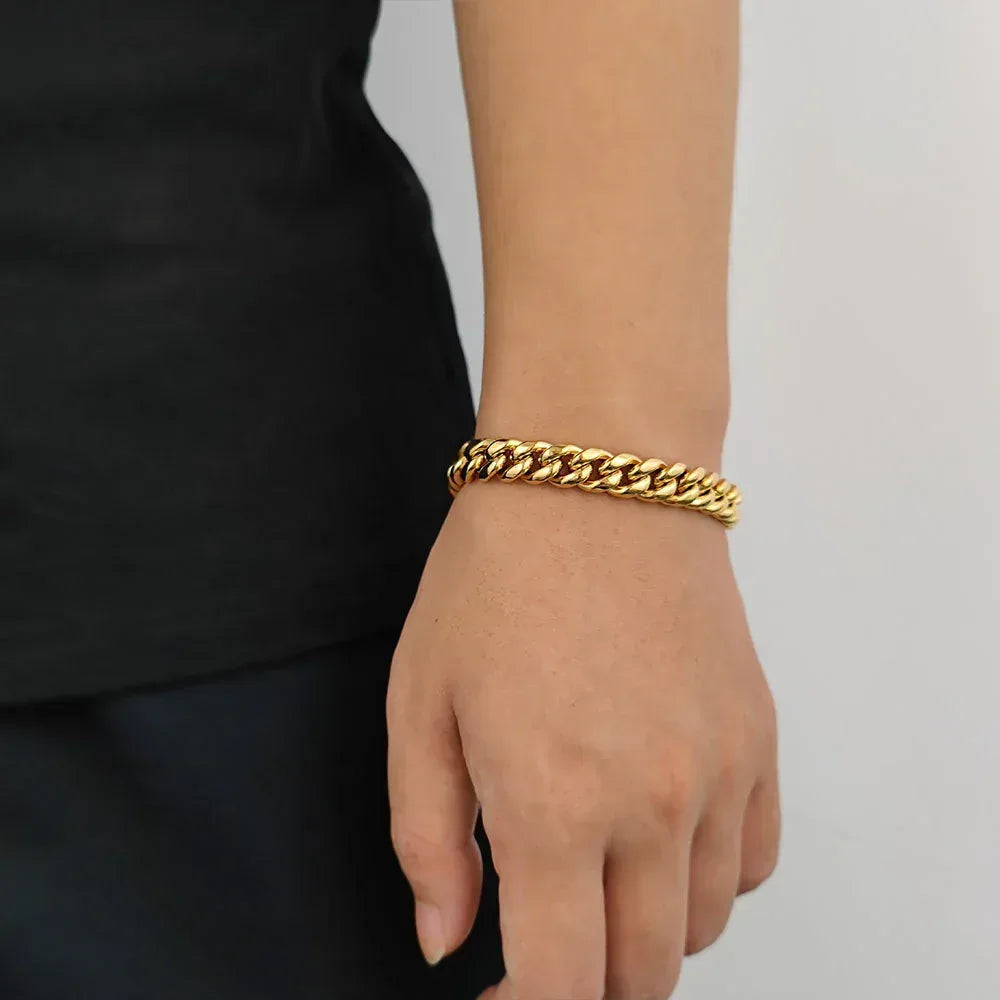 Rounded Tight Cuban Chain Bracelet Stainless Steel for Men | Caratix Jewelry - CaratixJewelry