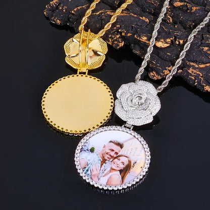 Rose Lock Round Photo Pendant Necklace with Customizable Frame for Men and Women | Caratix Jewelry - CaratixJewelry