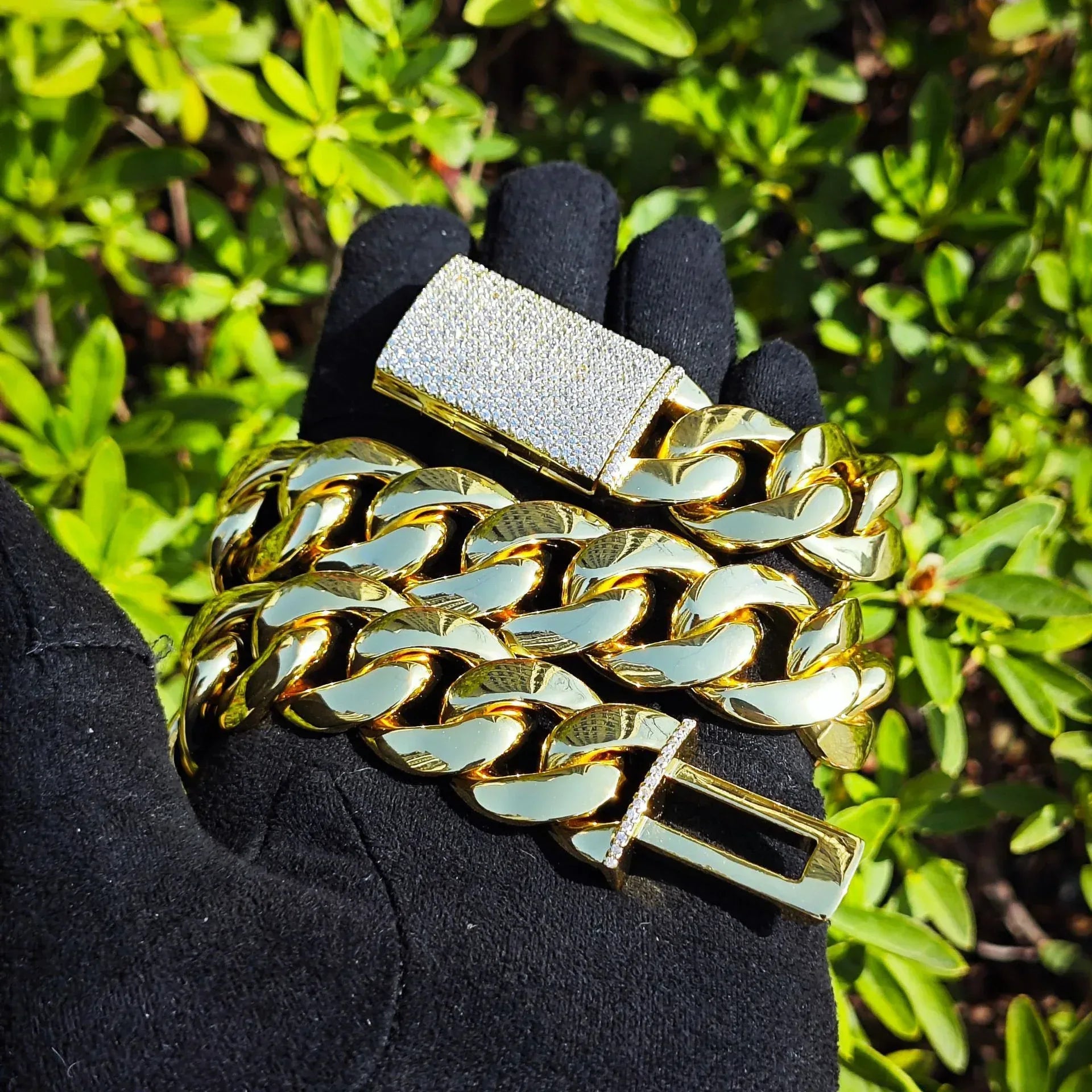 Polished Iced Out Clasp Necklace with Copper & Zircon | Unisex Hip Hop Jewelry | Caratix Jewelry - CaratixJewelry