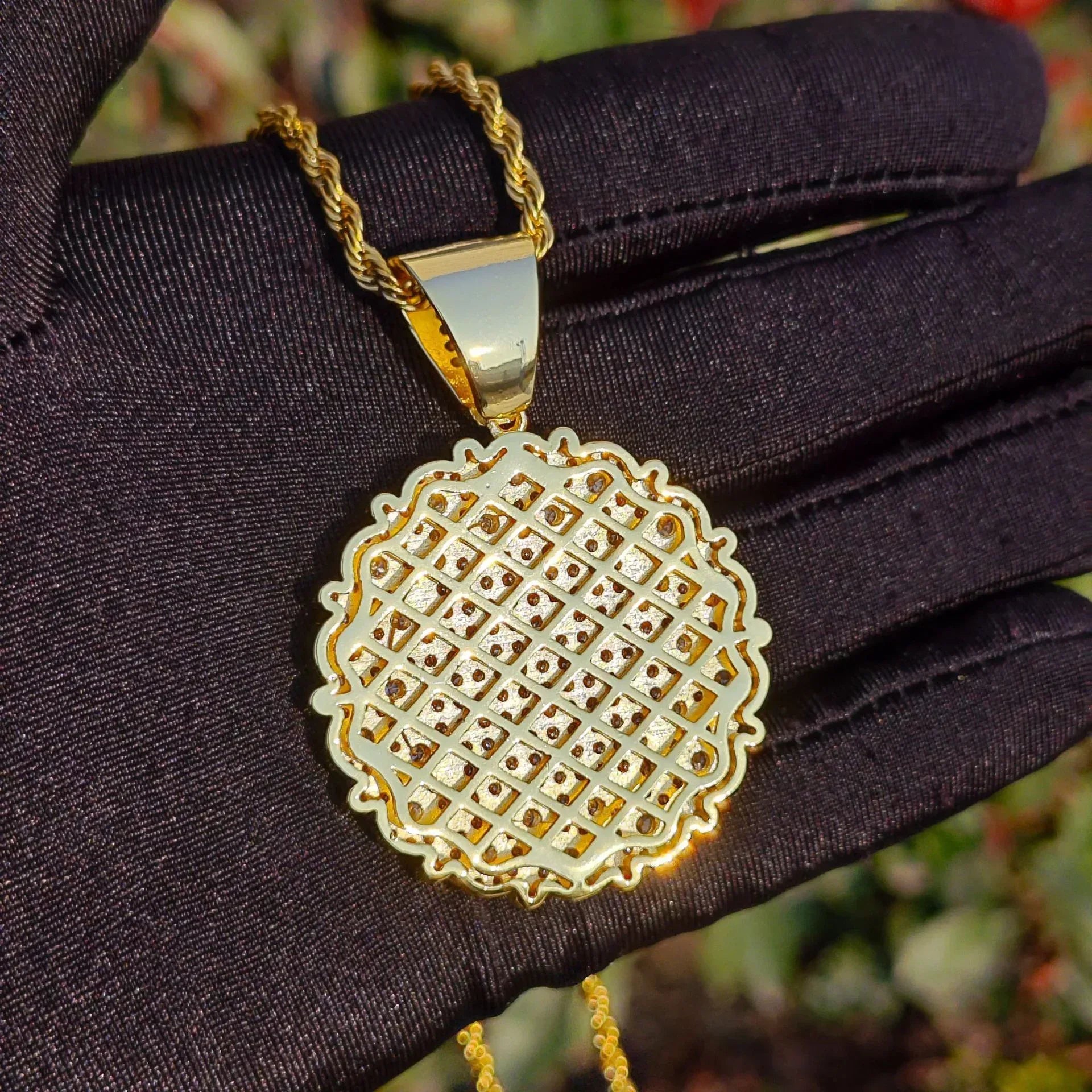 Iced Out Round Disc Pendant Necklace for Men – Hip Hop CZ Streetwear Jewelry - CaratixJewelry