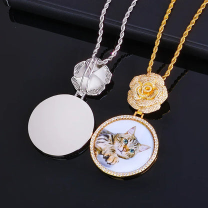 Rose Lock Round Photo Pendant Necklace with Customizable Frame for Men and Women | Caratix Jewelry - CaratixJewelry
