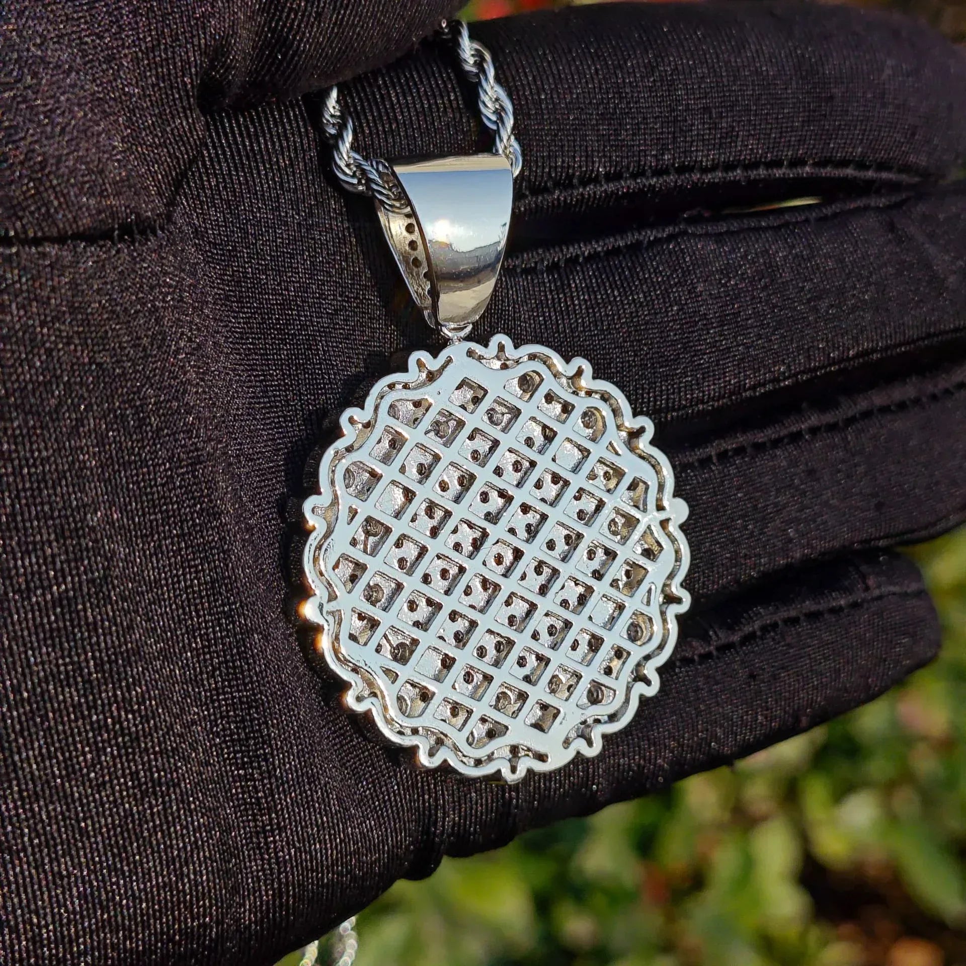Iced Out Round Disc Pendant Necklace for Men – Hip Hop CZ Streetwear Jewelry - CaratixJewelry