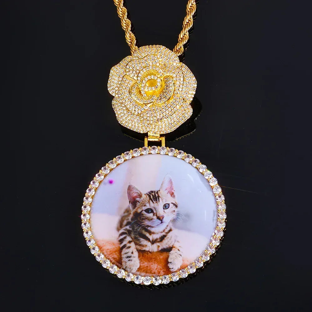 Rose Lock Round Photo Pendant Necklace with Customizable Frame for Men and Women | Caratix Jewelry - CaratixJewelry
