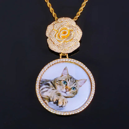 Rose Lock Round Photo Pendant Necklace with Customizable Frame for Men and Women | Caratix Jewelry - CaratixJewelry
