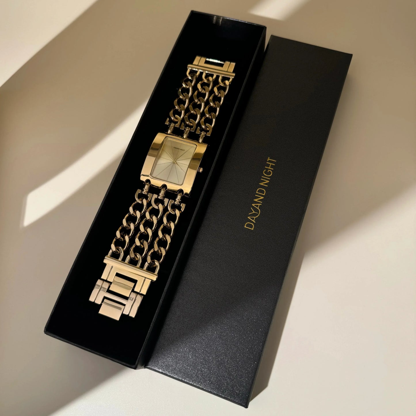 2026 Christmas Bestseller | Luxury Ladies' Bracelet Watch | Iced Out Watch for Women | Holiday Season Hot Item | Caratix - CaratixJewelry