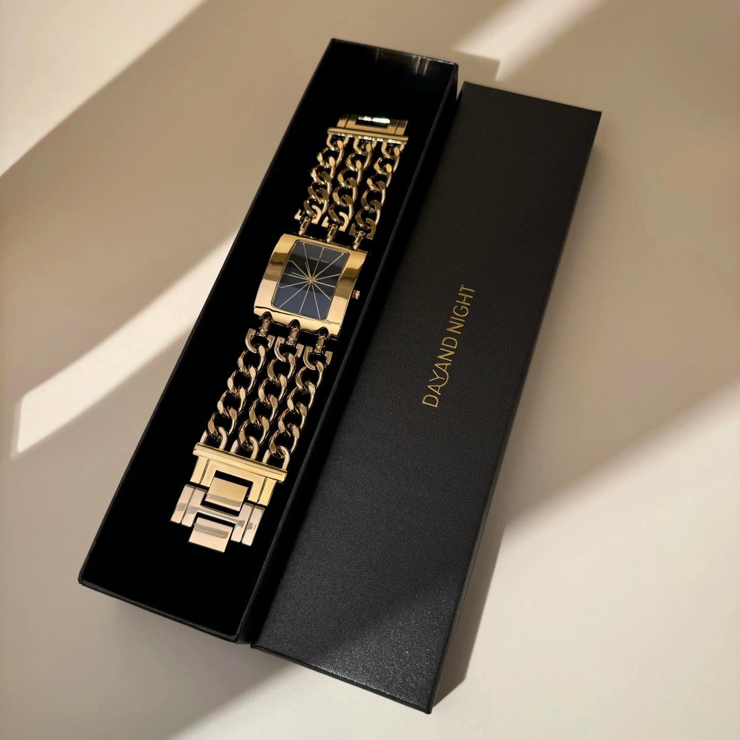 2026 Christmas Bestseller | Luxury Ladies' Bracelet Watch | Iced Out Watch for Women | Holiday Season Hot Item | Caratix - CaratixJewelry