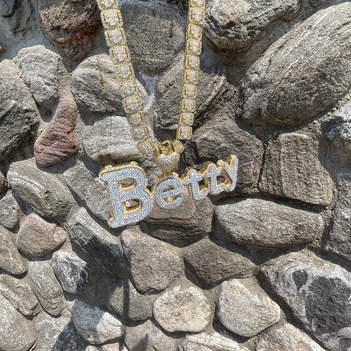 Collar con colgante personalizado con nombre y forma de corazón brillante y encantador