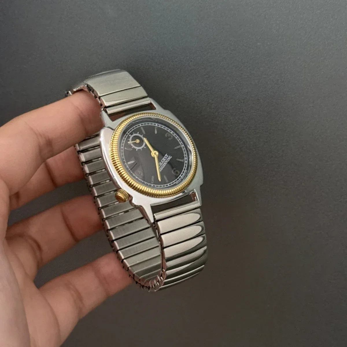 Vintage Ladies' Spring Strap Watch | Independent Second Dial Retro Iced Out Watch | Light Luxury Telescopic Bracelet Timepiece | Niche Quartz Clock | Caratix - CaratixJewelry